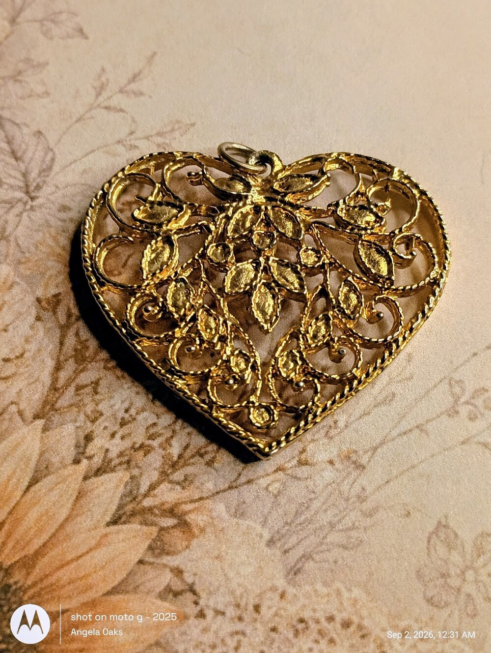Beautiful vintage 1980s gold-tone statement heart pendant.